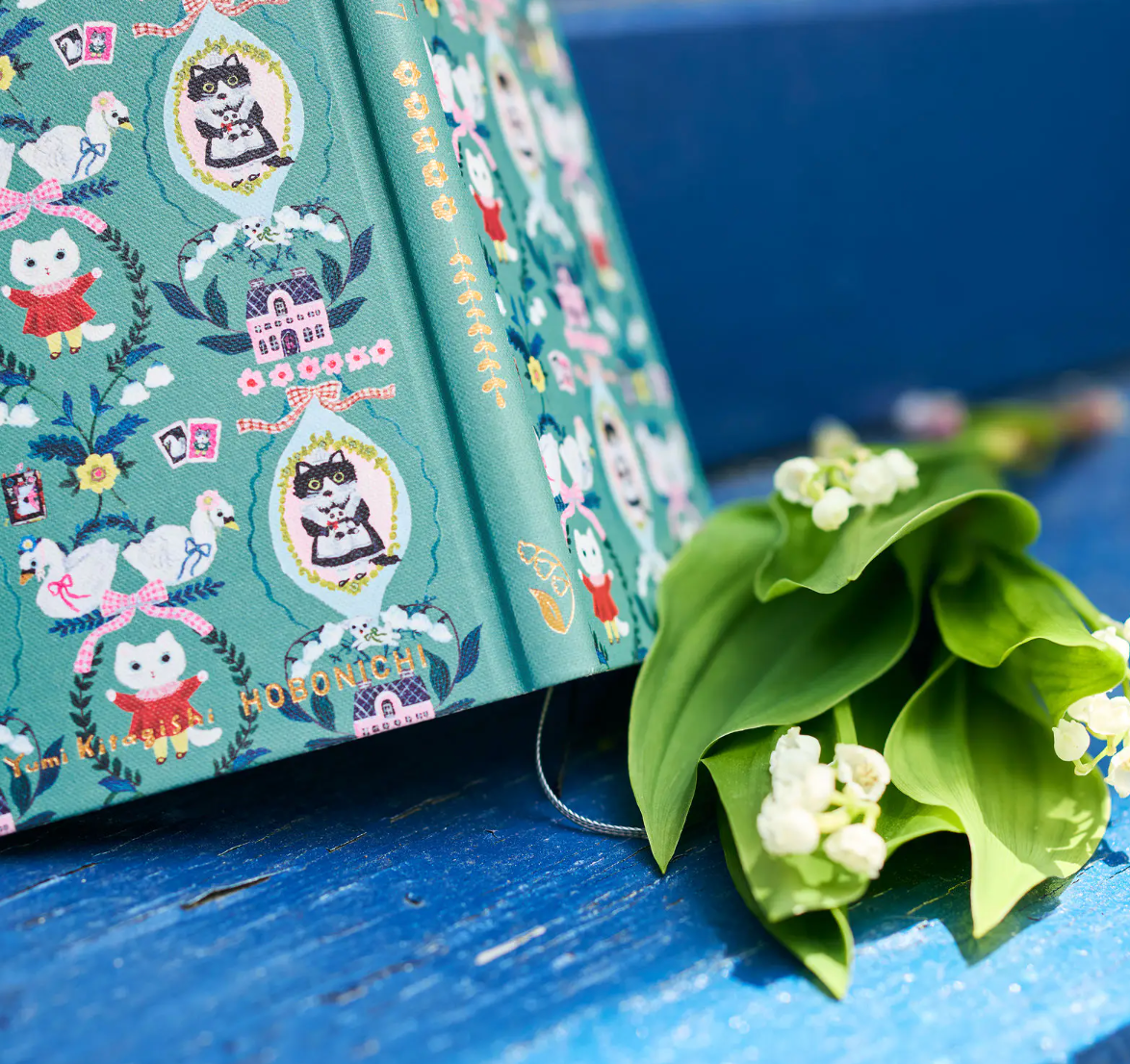 PREORDER: Hobonichi Techo 2027 Weeks Yumi Kitagishi: White Cat Wallpaper