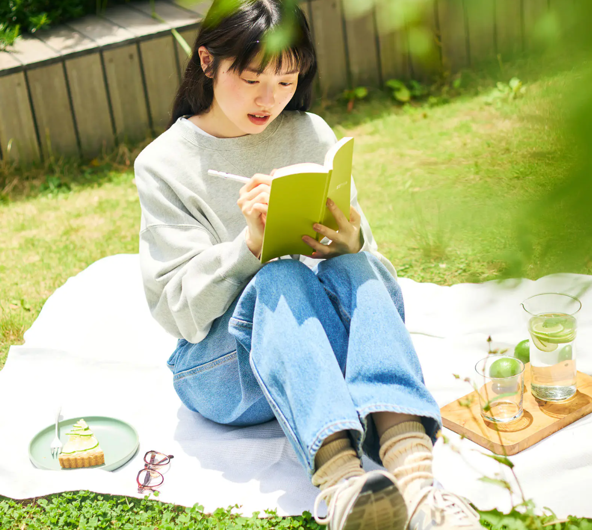 PREORDER: Hobonichi Techo 2027 Weeks MEGA Sneaker