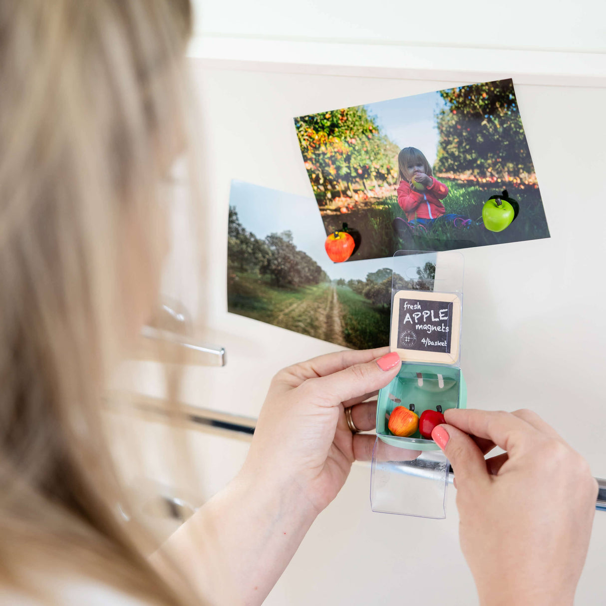 APPLE magnets ICONIC packaging